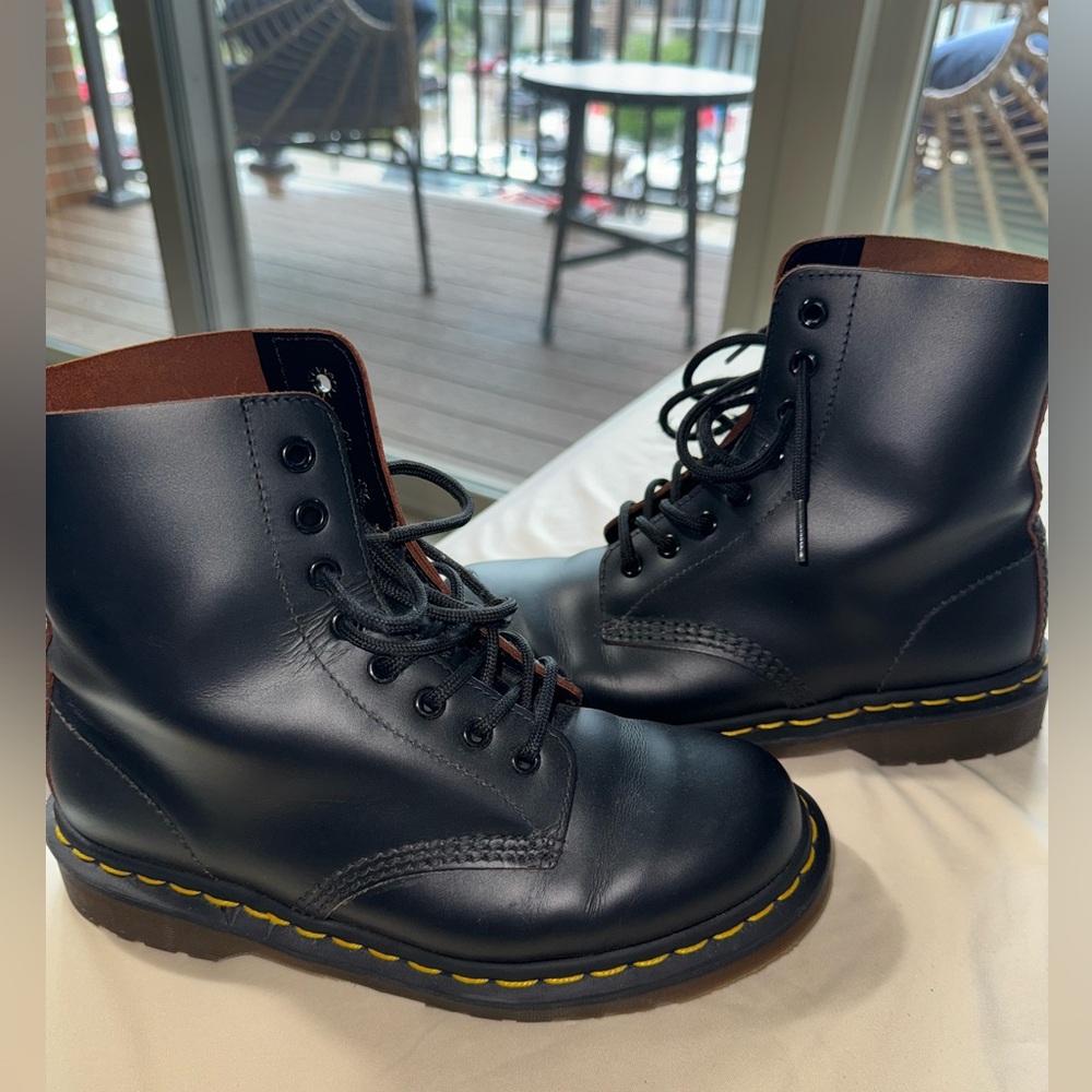 1460 WOMEN'S SMOOTH LEATHER LACE UP BOOTS